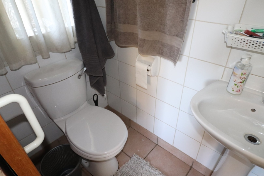 2 Bedroom Property for Sale in Langenhovenpark Free State